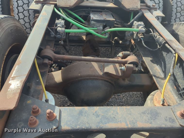 image for item DL1048 1998 Ford LA9000 semi truck