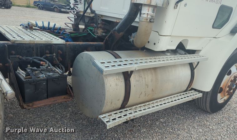 image for item DL1048 1998 Ford LA9000 semi truck