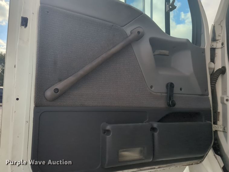 image for item DL1048 1998 Ford LA9000 semi truck