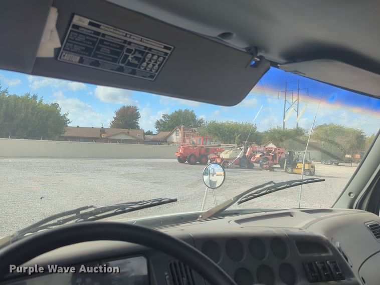 image for item DL1048 1998 Ford LA9000 semi truck