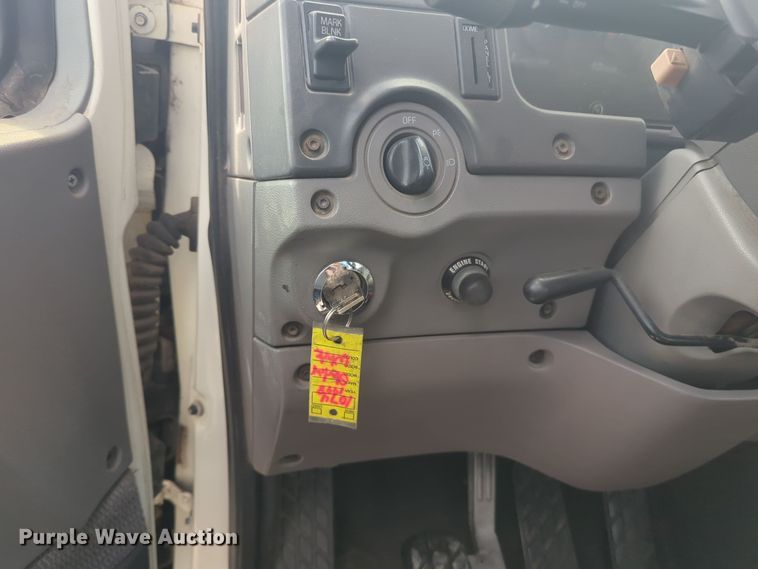 image for item DL1048 1998 Ford LA9000 semi truck