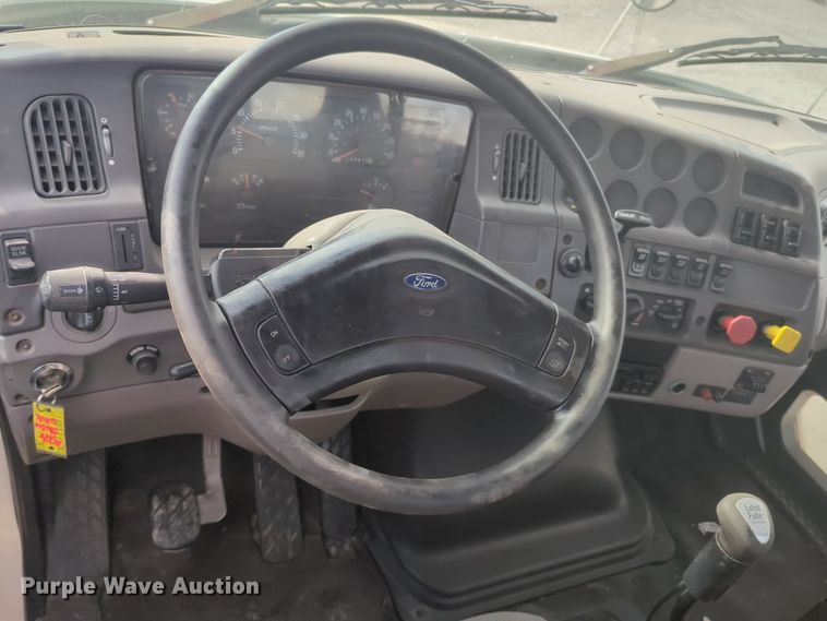 image for item DL1048 1998 Ford LA9000 semi truck