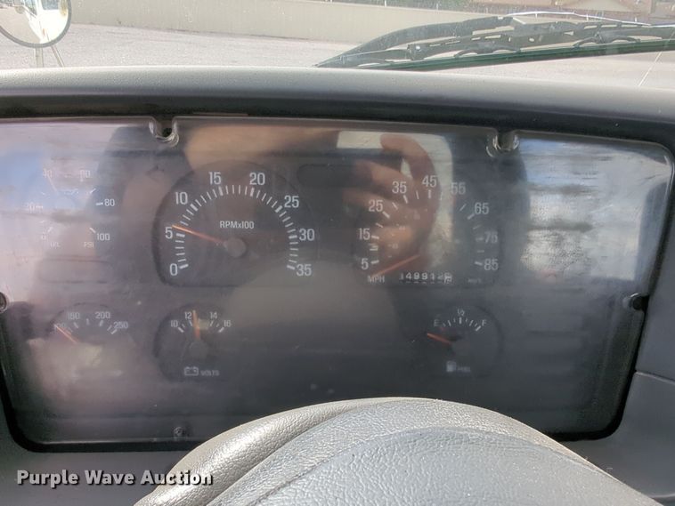 image for item DL1048 1998 Ford LA9000 semi truck