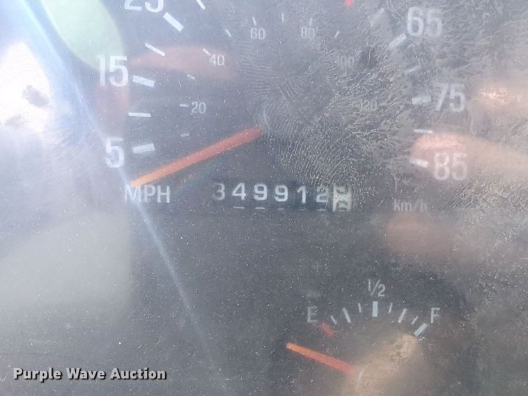 image for item DL1048 1998 Ford LA9000 semi truck