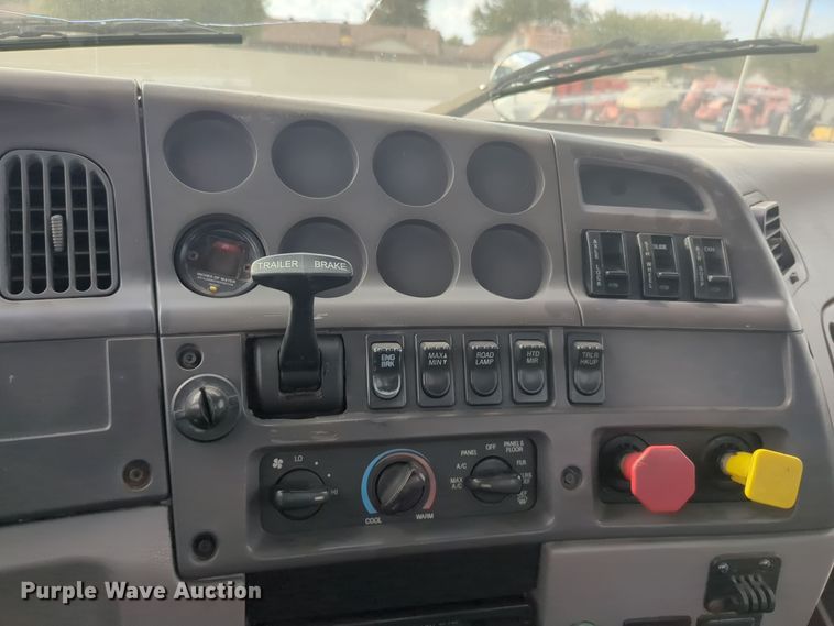 image for item DL1048 1998 Ford LA9000 semi truck