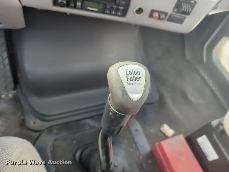 image for item DL1048 1998 Ford LA9000 semi truck