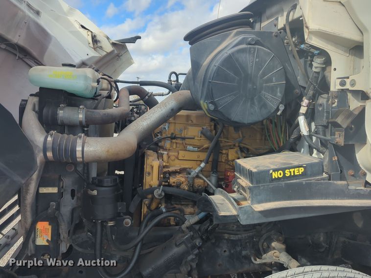 image for item DL1048 1998 Ford LA9000 semi truck