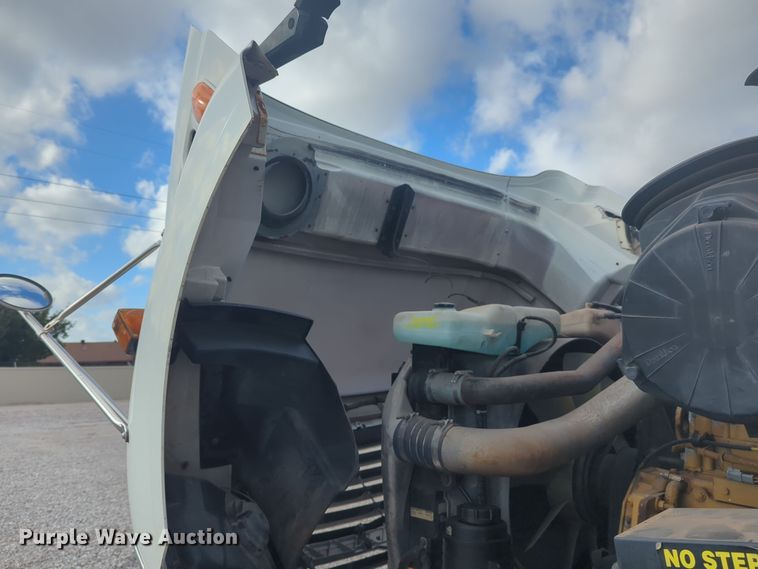 image for item DL1048 1998 Ford LA9000 semi truck