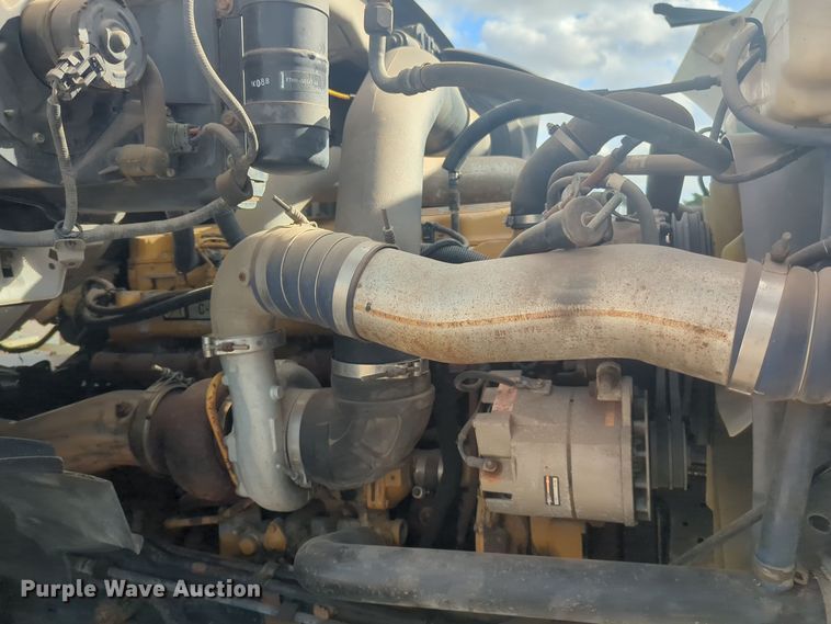 image for item DL1048 1998 Ford LA9000 semi truck