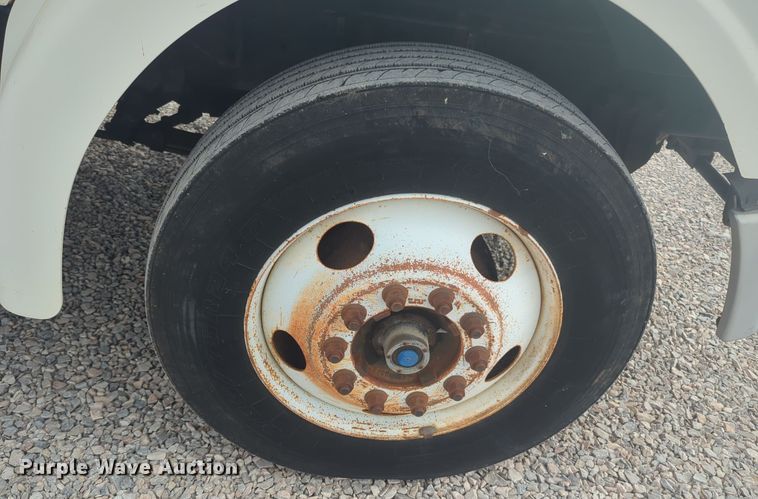 image for item DL1048 1998 Ford LA9000 semi truck