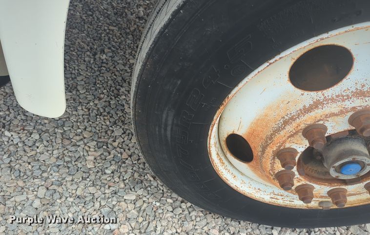 image for item DL1048 1998 Ford LA9000 semi truck