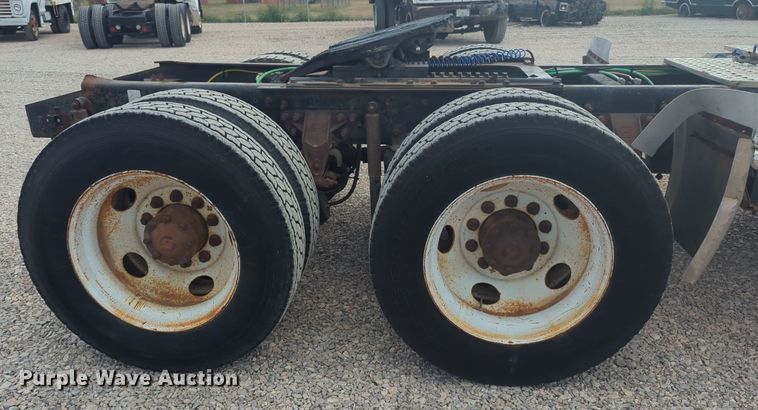 image for item DL1048 1998 Ford LA9000 semi truck