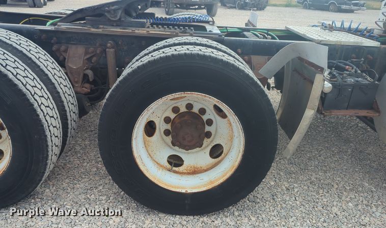 image for item DL1048 1998 Ford LA9000 semi truck