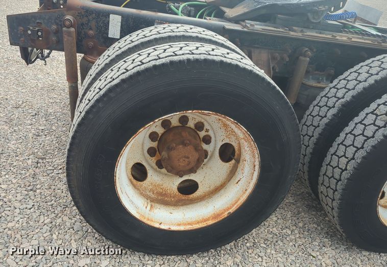 image for item DL1048 1998 Ford LA9000 semi truck