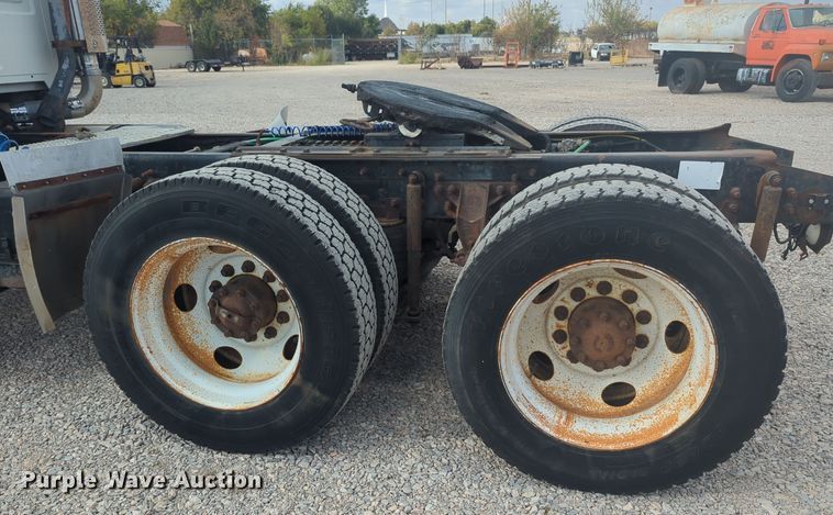 image for item DL1048 1998 Ford LA9000 semi truck