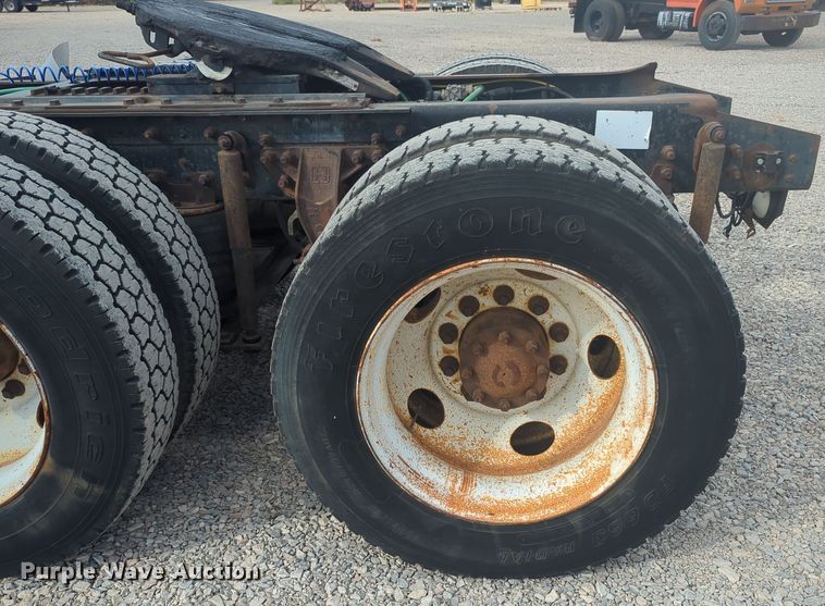 image for item DL1048 1998 Ford LA9000 semi truck