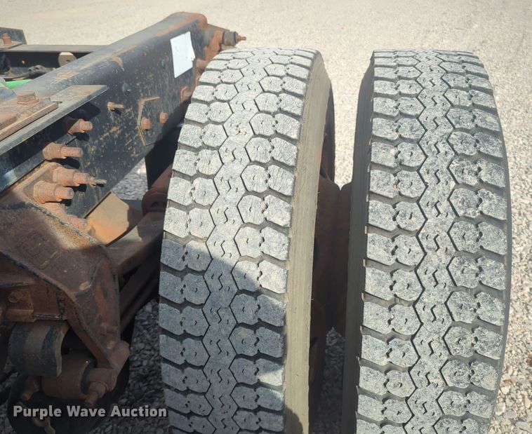 image for item DL1048 1998 Ford LA9000 semi truck