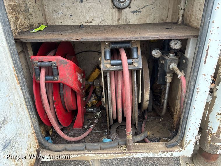 image for item DM1854 2002 Freightliner  F50 utility / service truck