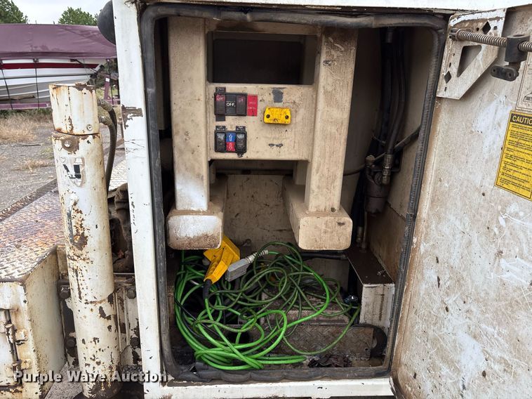 image for item DM1854 2002 Freightliner  F50 utility / service truck