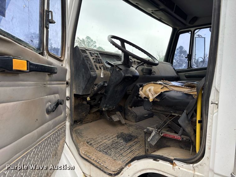 image for item DM1854 2002 Freightliner  F50 utility / service truck