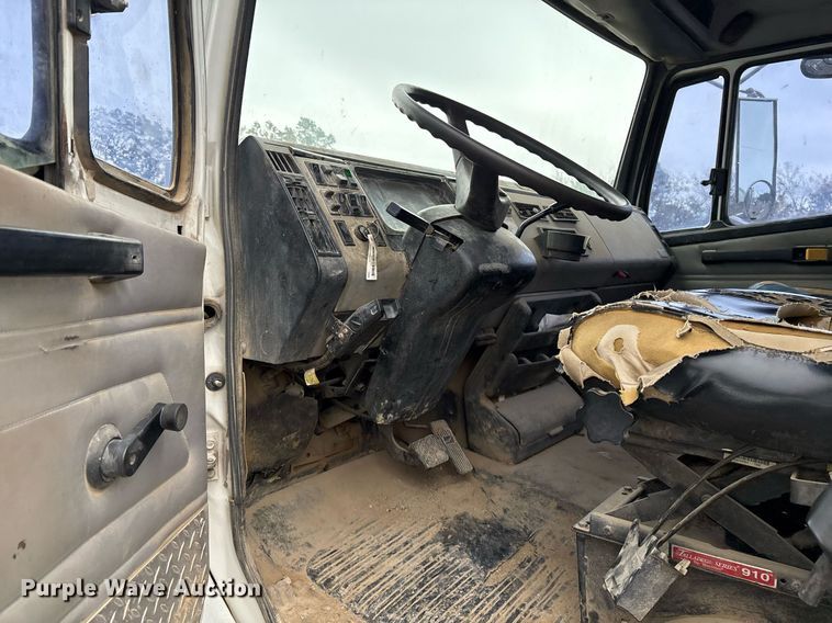 image for item DM1854 2002 Freightliner  F50 utility / service truck