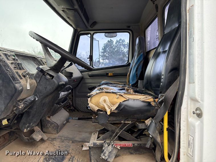 image for item DM1854 2002 Freightliner  F50 utility / service truck