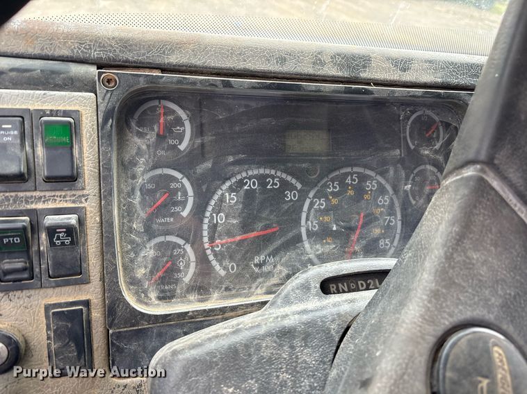 image for item DM1854 2002 Freightliner  F50 utility / service truck