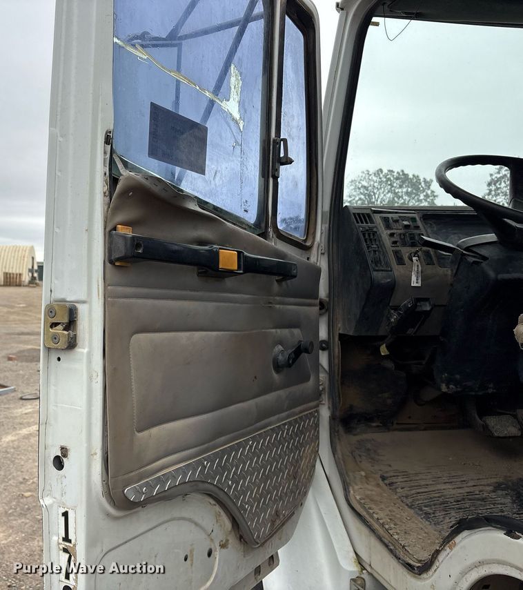 image for item DM1854 2002 Freightliner  F50 utility / service truck