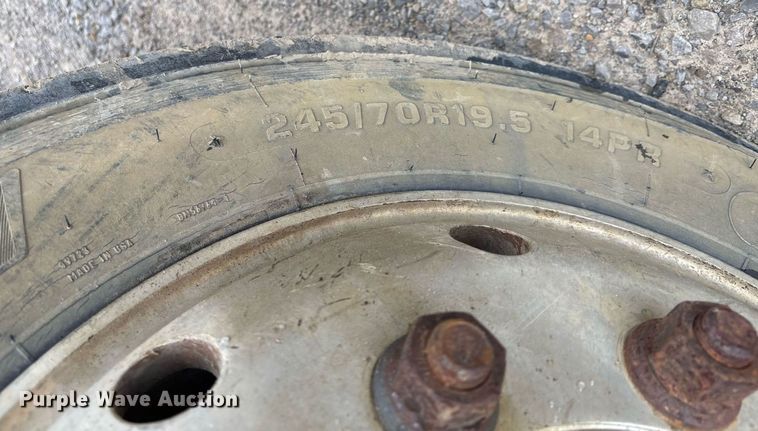 image for item DM1854 2002 Freightliner  F50 utility / service truck