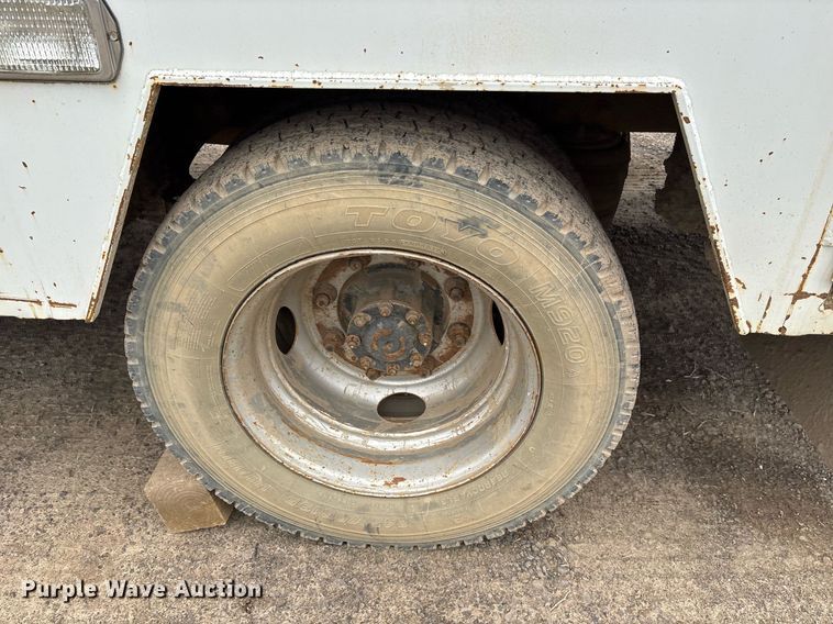 image for item DM1854 2002 Freightliner  F50 utility / service truck