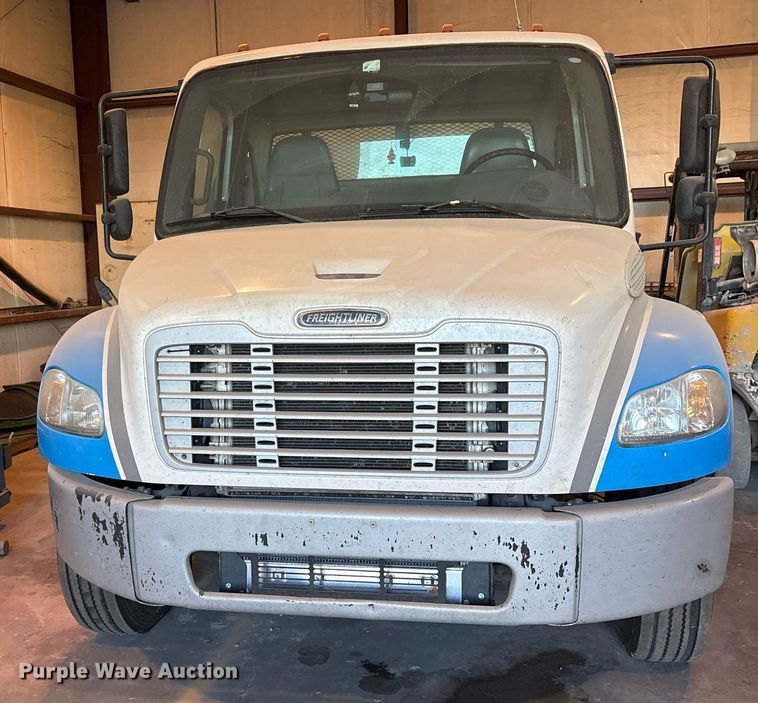 image for item DM1865 2016 Freightliner Business Class M2 106 flatbed truck