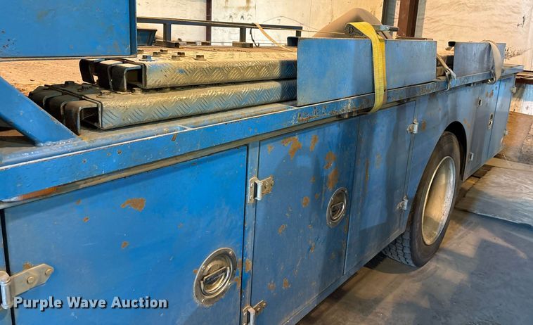 image for item DM1865 2016 Freightliner Business Class M2 106 flatbed truck