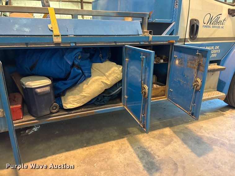 image for item DM1865 2016 Freightliner Business Class M2 106 flatbed truck