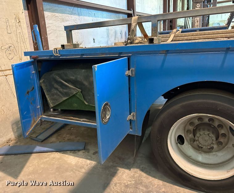 image for item DM1865 2016 Freightliner Business Class M2 106 flatbed truck