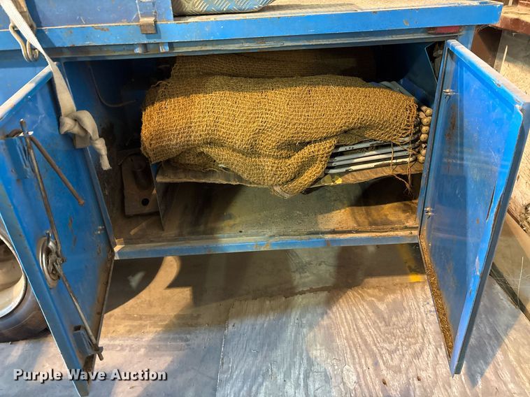 image for item DM1865 2016 Freightliner Business Class M2 106 flatbed truck