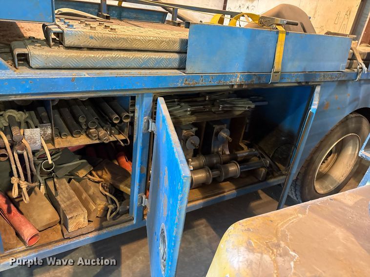 image for item DM1865 2016 Freightliner Business Class M2 106 flatbed truck