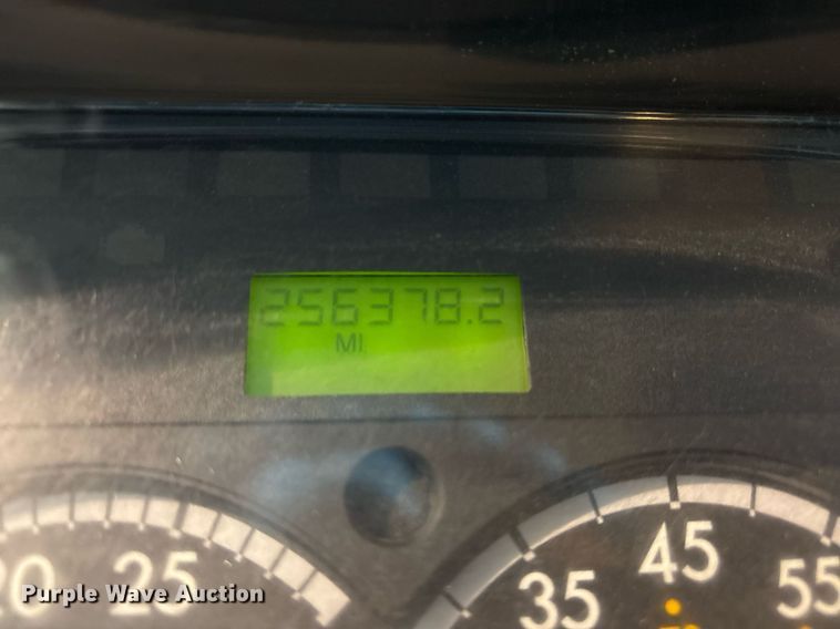 image for item DM1865 2016 Freightliner Business Class M2 106 flatbed truck