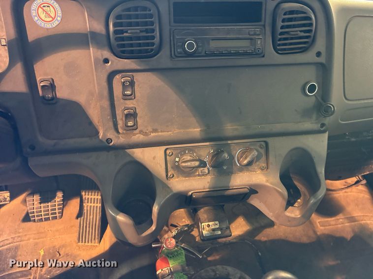 image for item DM1865 2016 Freightliner Business Class M2 106 flatbed truck