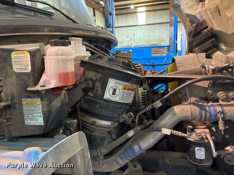 image for item DM1865 2016 Freightliner Business Class M2 106 flatbed truck