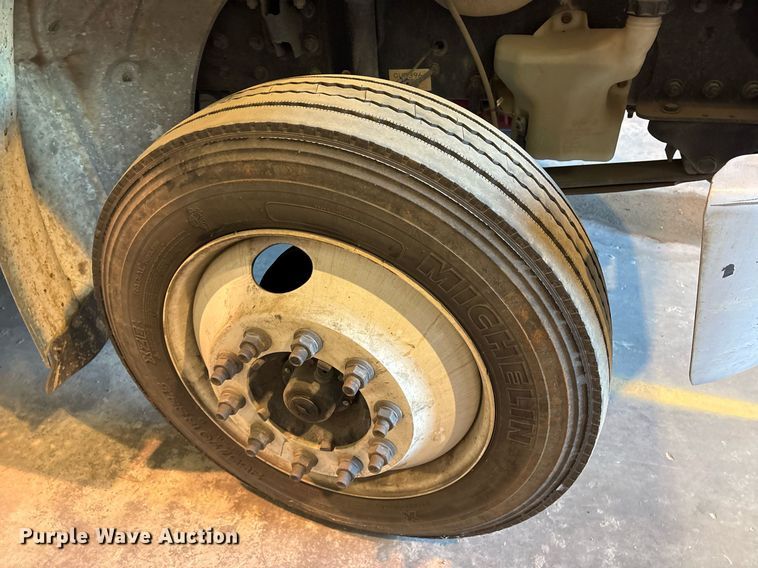 image for item DM1865 2016 Freightliner Business Class M2 106 flatbed truck