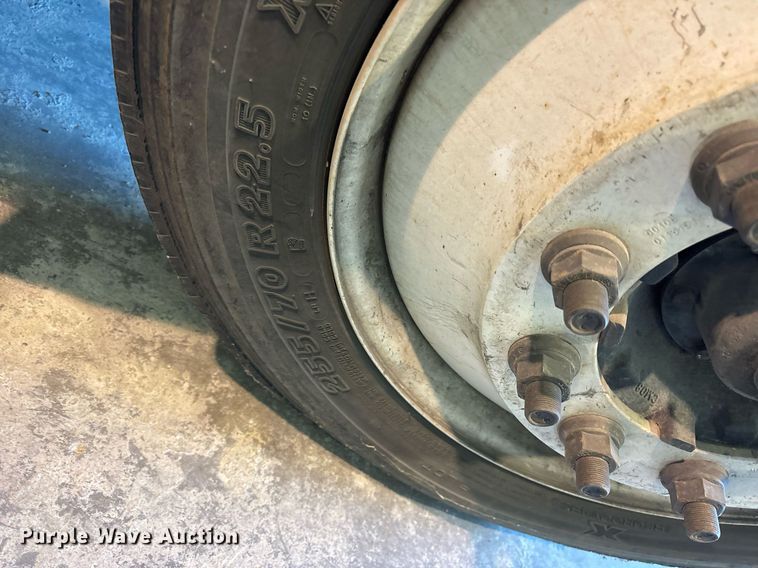 image for item DM1865 2016 Freightliner Business Class M2 106 flatbed truck