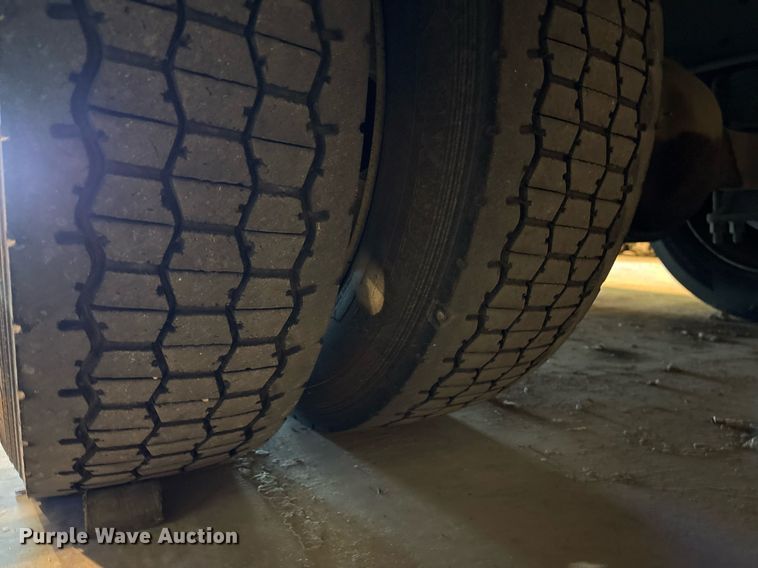 image for item DM1865 2016 Freightliner Business Class M2 106 flatbed truck