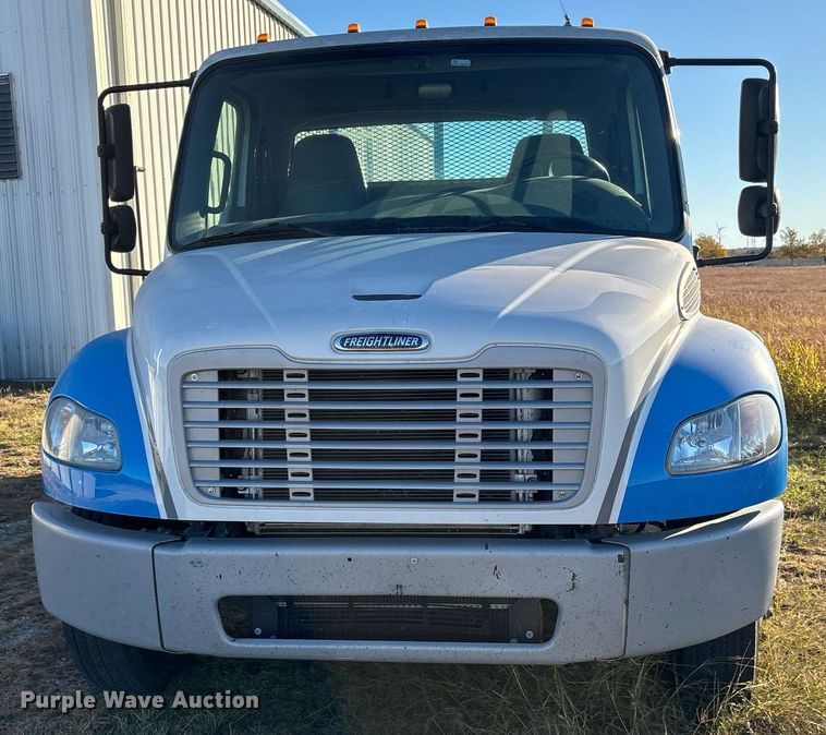 image for item DM1866 2014 Freightliner Business Class M2 106 flatbed truck