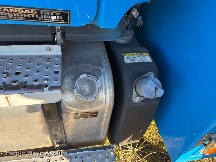 image for item DM1866 2014 Freightliner Business Class M2 106 flatbed truck