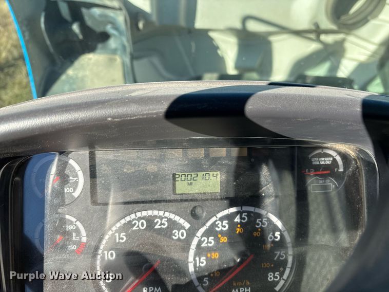 image for item DM1866 2014 Freightliner Business Class M2 106 flatbed truck