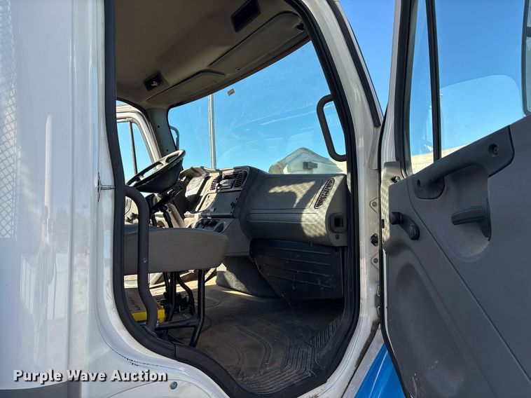 image for item DM1866 2014 Freightliner Business Class M2 106 flatbed truck