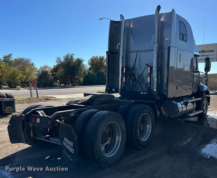 image for item DM2735 2000 Mack CX6 semi truck