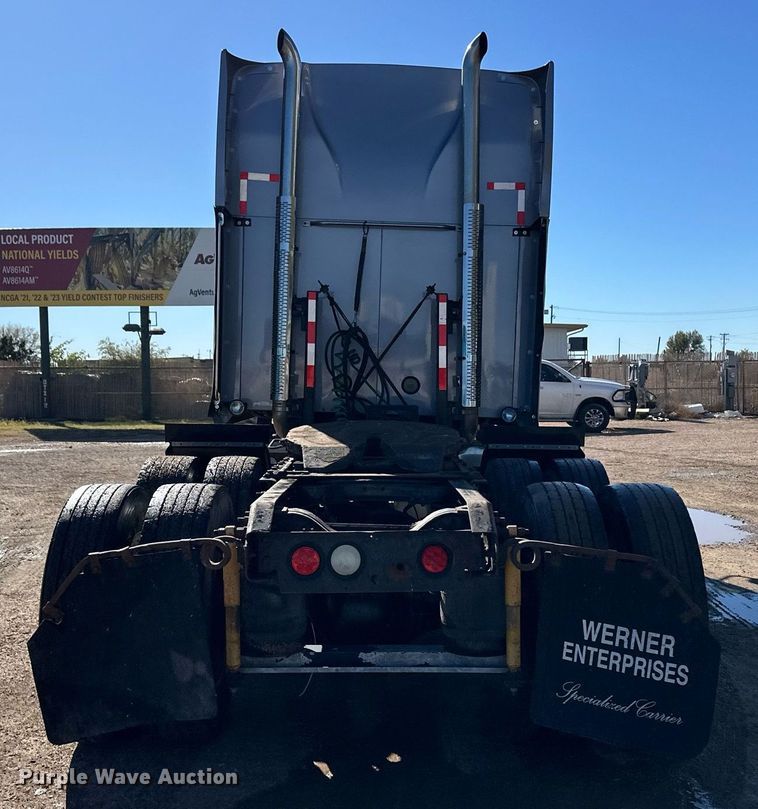 image for item DM2735 2000 Mack CX6 semi truck