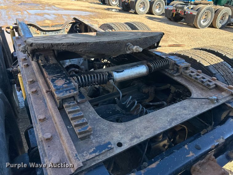 image for item DM2735 2000 Mack CX6 semi truck