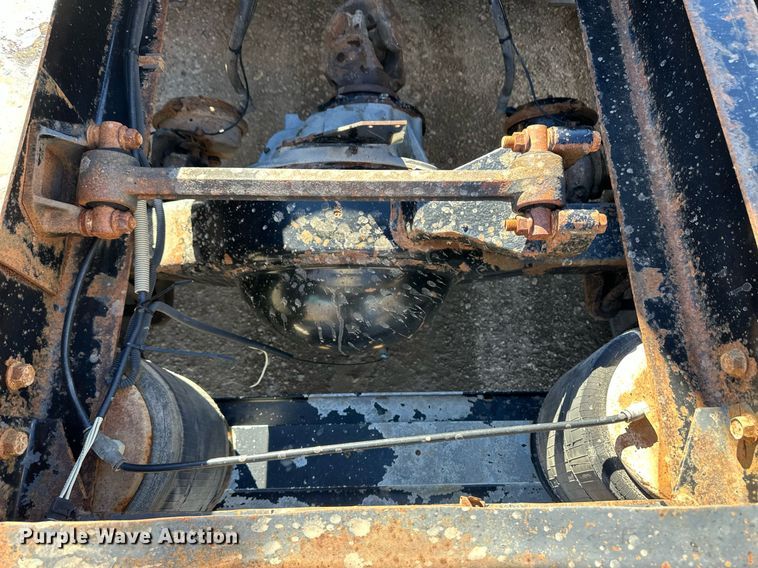 image for item DM2735 2000 Mack CX6 semi truck